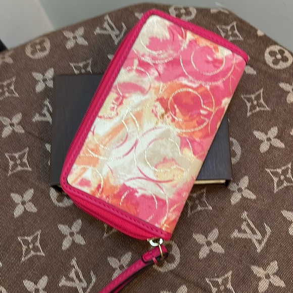 Coach Phone Wallet - Picture 4 of 4